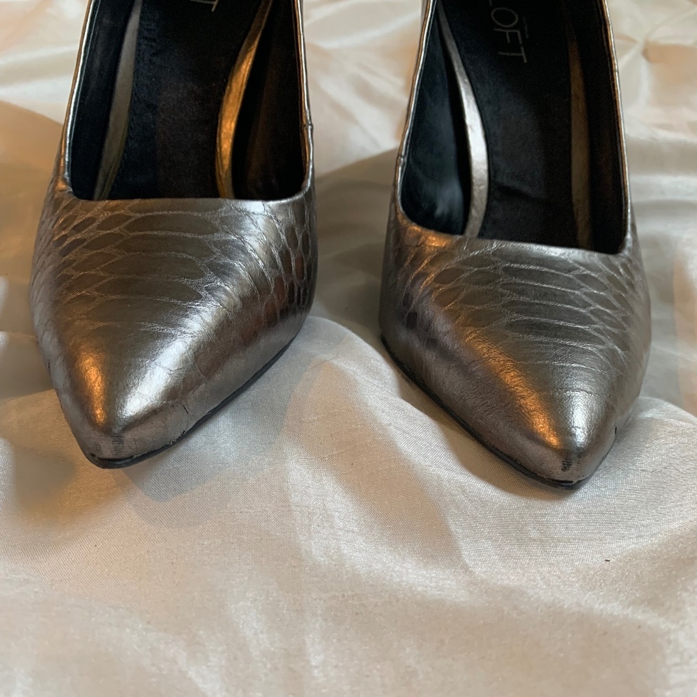 Ann Taylor Loft Gray Snakeprint Pumps sz8.5 - Picture 2 of 7